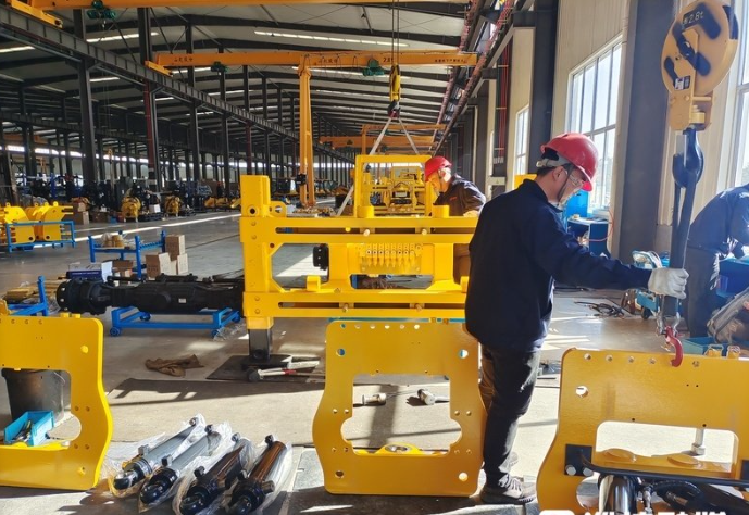 潍报内容：山猛机械：“变形金刚”出海记